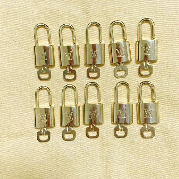 LOUIS VUITTON LV 10 SET PADLOCK KEY BAG CHARM CADENA GOLD PLATED FRANCE - Picture 4 of 8